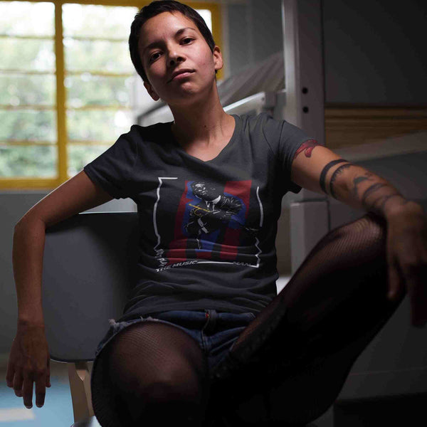 girl relaxing and wearing black t-shirt with a miles davis  print